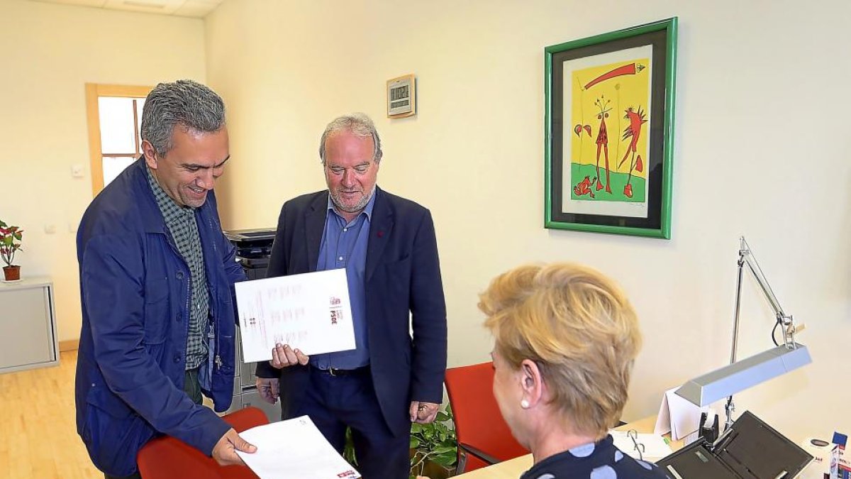 Los portavoces socialistas presentan en el registro de las Cortes la petición de comparecencia de Herrera-ICAL