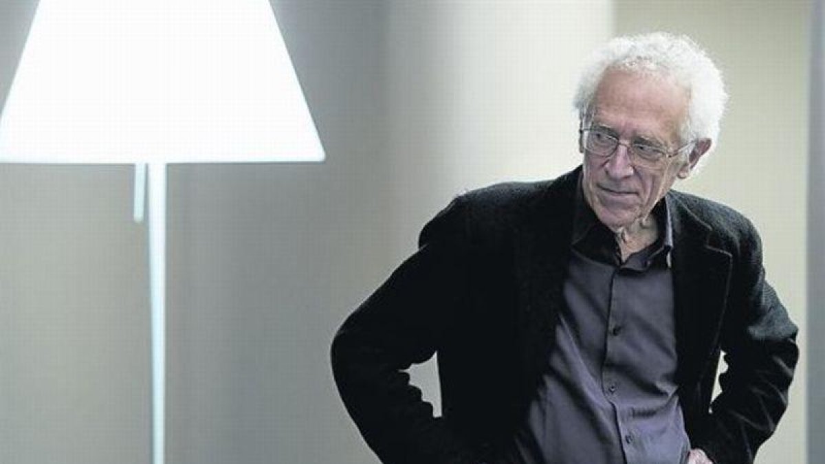 Todorov, en la presentación en la Pedrera, en Barcelona, de su libro 'La pintura de la Ilustración'.-JORDI COTRINA