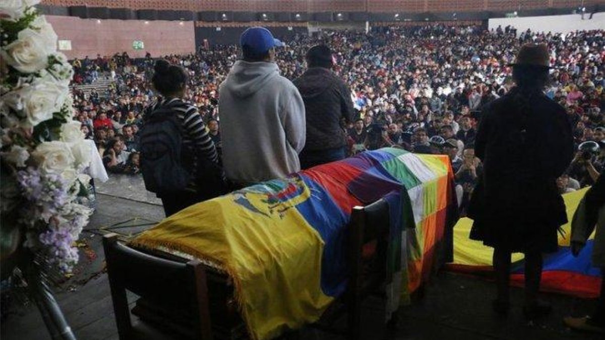 Velorio de Inocencio Tucumbi, líder indígena ecuatoriano.-EFE