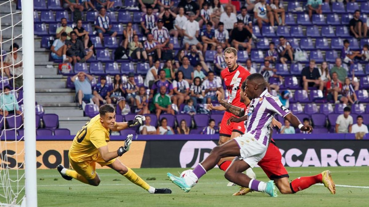 Cédric marca ante el Rayo.