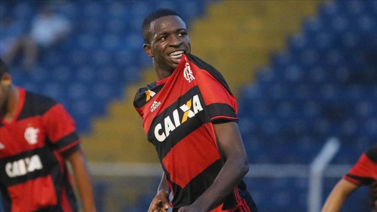 Vinicius Junior celebra un gol durante un partido con el Flamengo sub-20.-