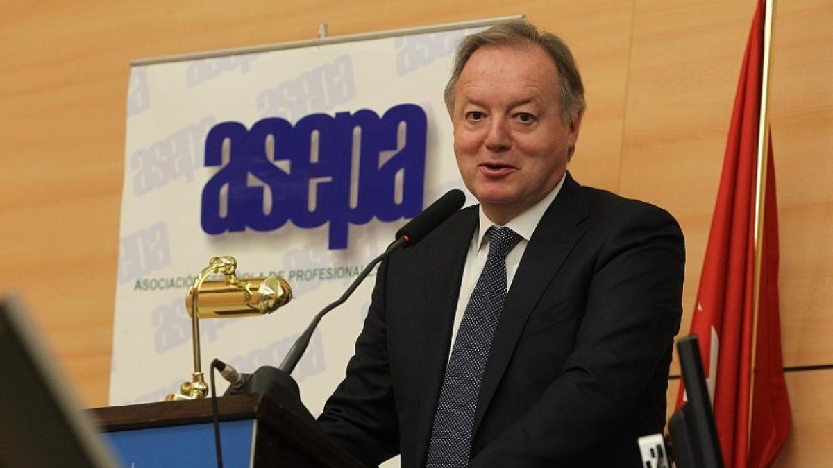 XXI Forum de Automocion Española en el que se reconoce como Personaje Ilustre a Ernesto Antolín-ICAL