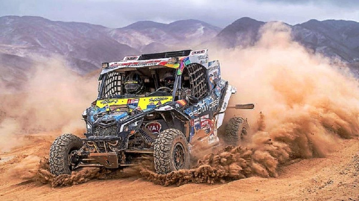 Carranza y Fernández, en pleno paso por una zona de ‘fesh-fesh’.-VÍCTOR ELEUTERIO / PHOTOS DAKAR.COM