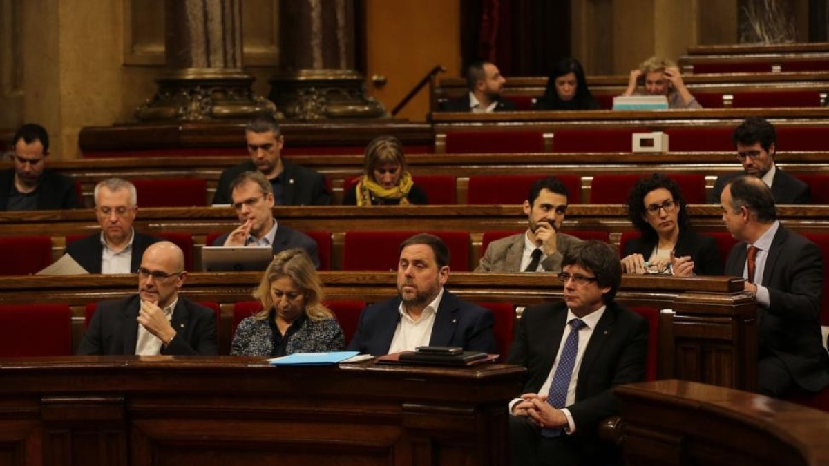 El 'president' Carles Puigdemont, este miércoles, en el pleno del Parlament.-DANNY CAMINAL