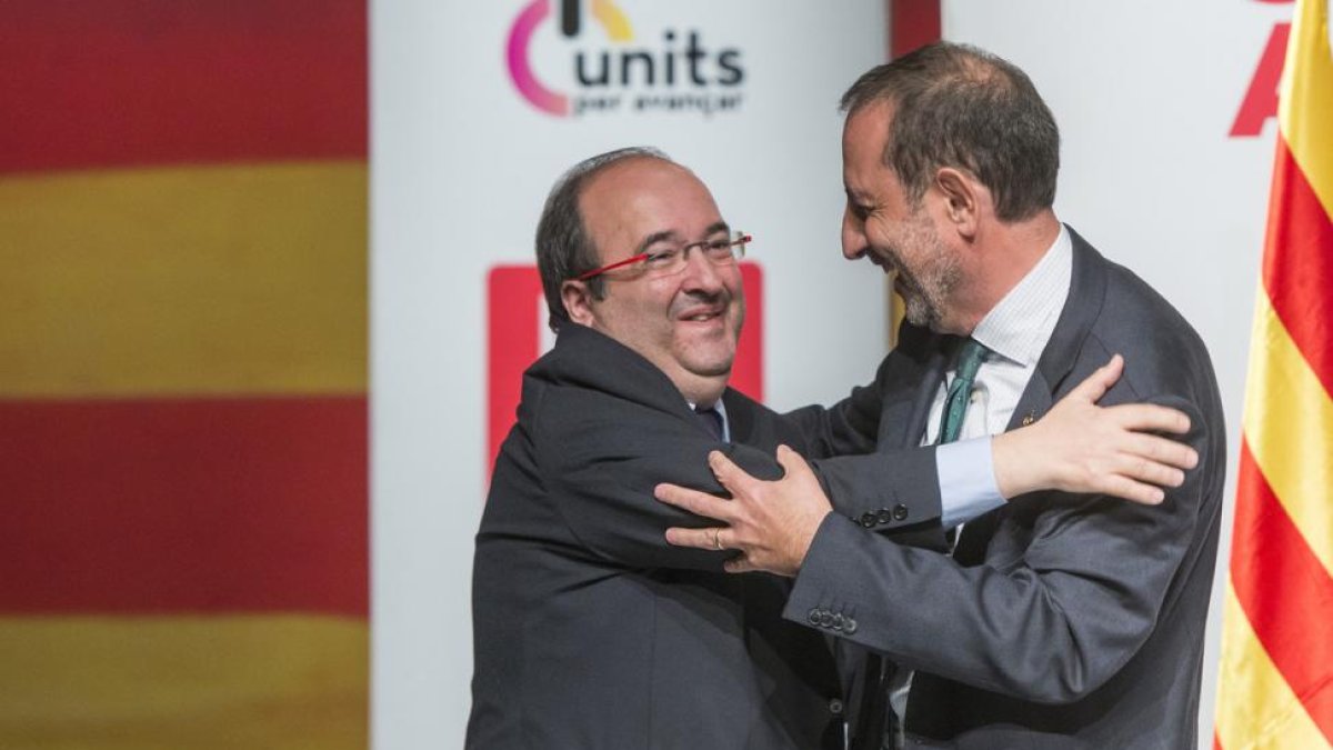 Miquel Iceta y Ramon Espadaler, en un acto de campaña del PSC en LHospitalet de Llobregat.-FERRAN SENDRA