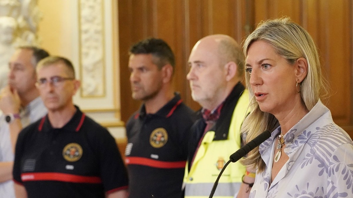 La alcaldesa de Valladolid en funciones, Irene Carvajal, informa de los detalles de la explosión del edificio de la calle Goya de la capital. -ICAL