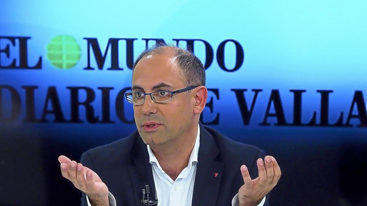Luis Vélez durante ‘La Quinta Esquina’, programa emitido en La 8 Valladolid.-MIGUEL ÁNGEL SANTOS / PHOTOGENIC