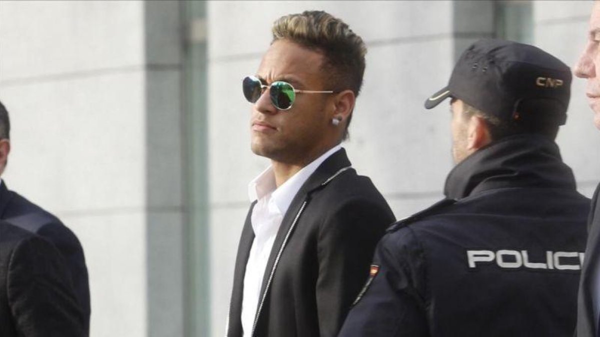 Neymar, en su comparecencia en la Audiencia Nacional, en febrero pasado.-AGUSTÍN CATALÁN