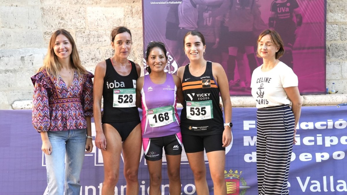 Podio femenino en la prueba. / LOSTAU