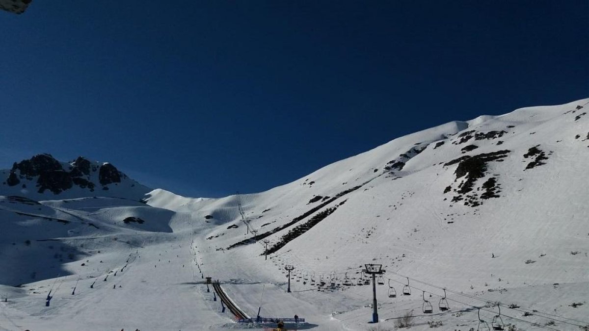 Estación invernal de San Isidro en su inicio de temporada el pasado fin de semana.-DIPUTACIÓN DE LEÓN