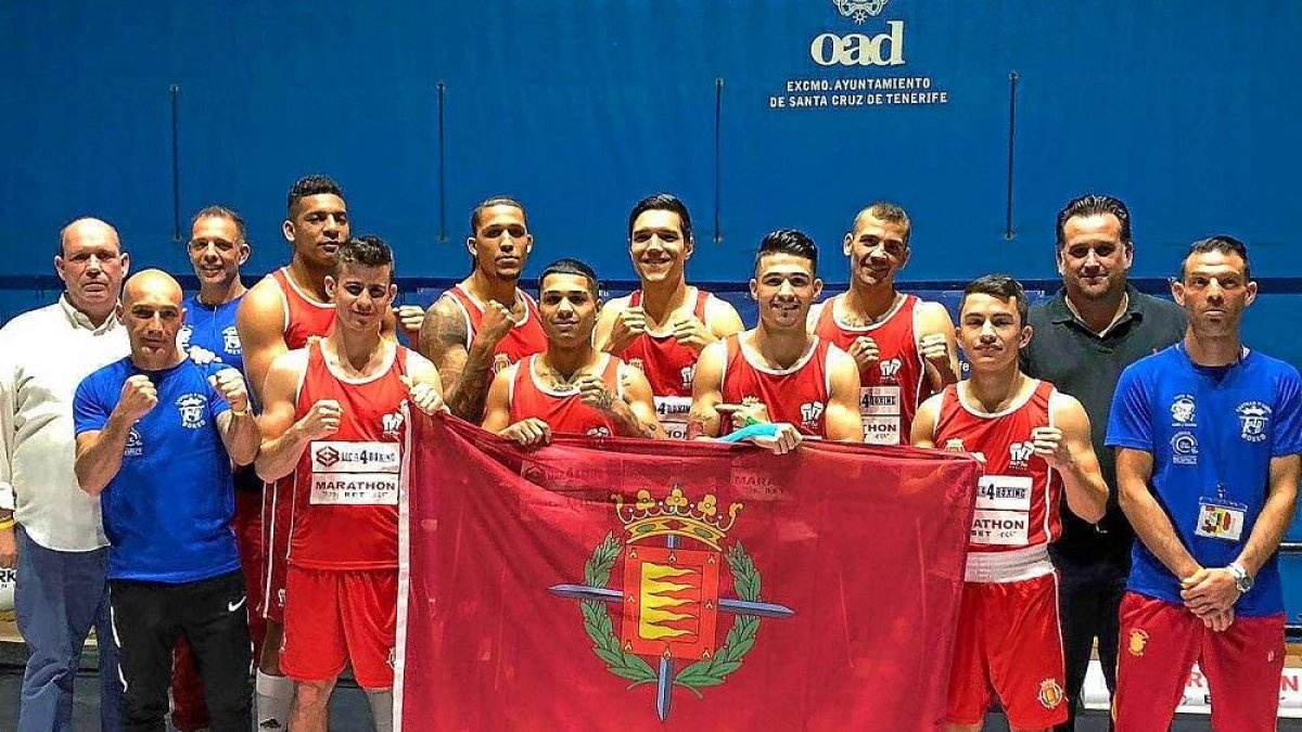 Púgiles y técnicos del Milenio Boxeo Valladolid.-E. M.