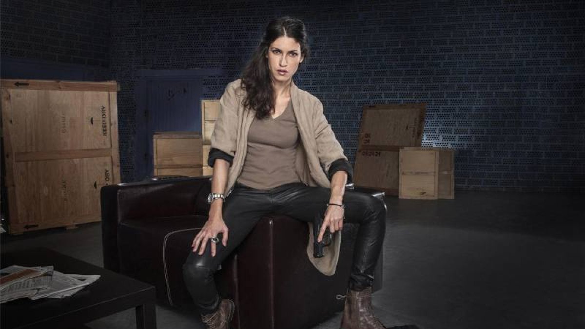 La actriz Nerea Barros, caracterizada como la espía Hidalgo, en la serie 'El Príncipe'.-Foto:   MEDIASET / DAVID VEGAL
