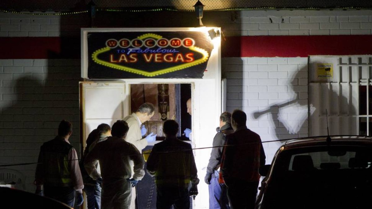 Agentes policiales minutos después del tiroteo en el club 'Las Vegas'-Efe
