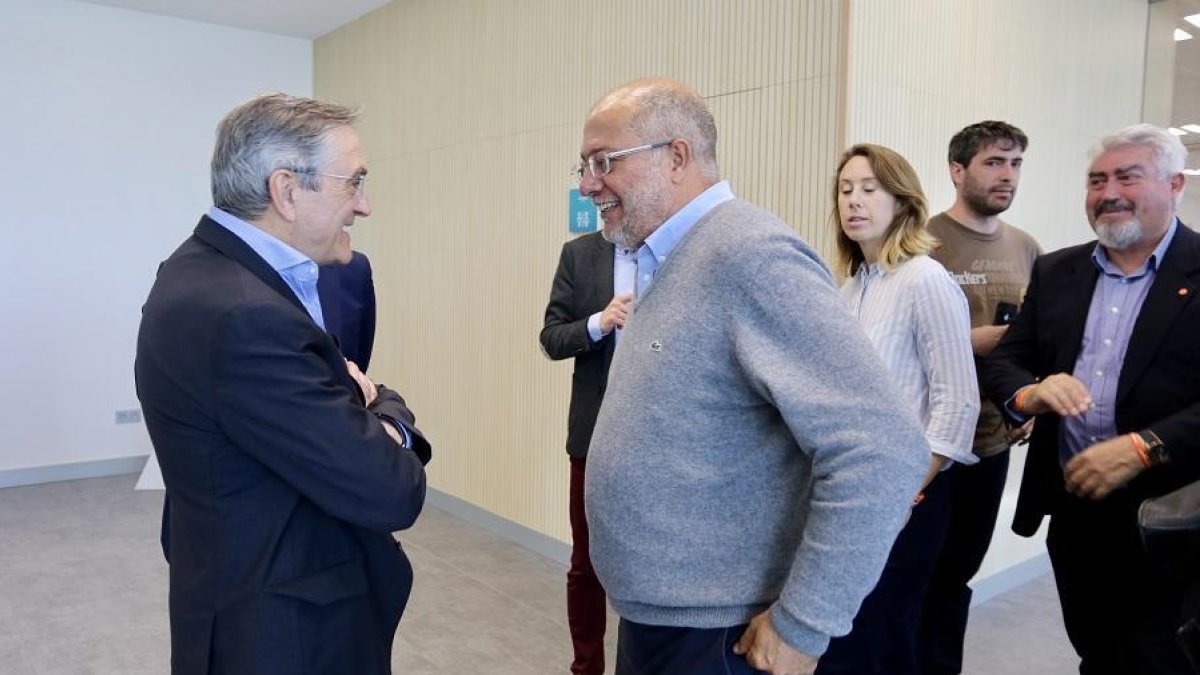 El candidato de Ciudadanos a la Presidencia de Castilla y León, Francisco Igea, visita las instalaciones de Aciturri Aeroengines en Miranda de Ebro (Burgos).-ICAL