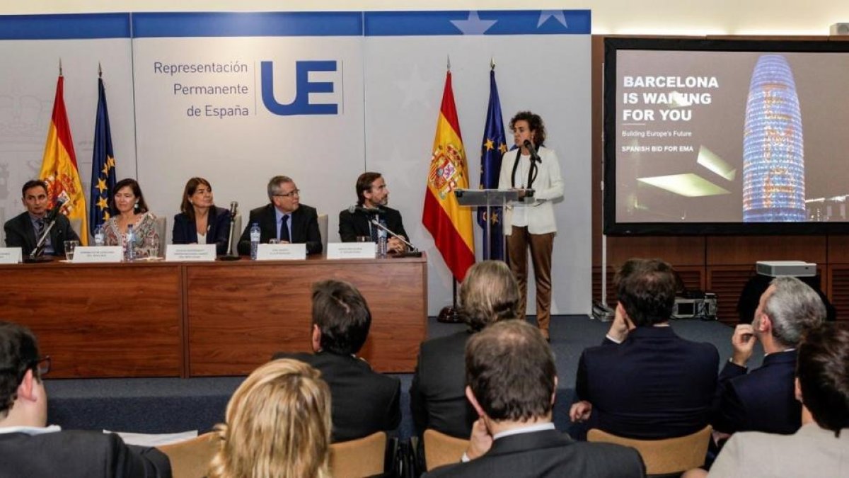 La ministra de Sanidad, Dolors Montserrat, durante la presentación de la candidatura, en Bruselas.-EFE / ELIO GERMANI