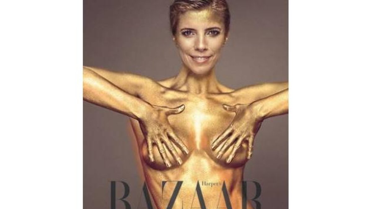 El desnudo dorado de Maribel Verdú para el reportaje de Harper's Bazaar.-Foto: HARPER'S BAZAAR