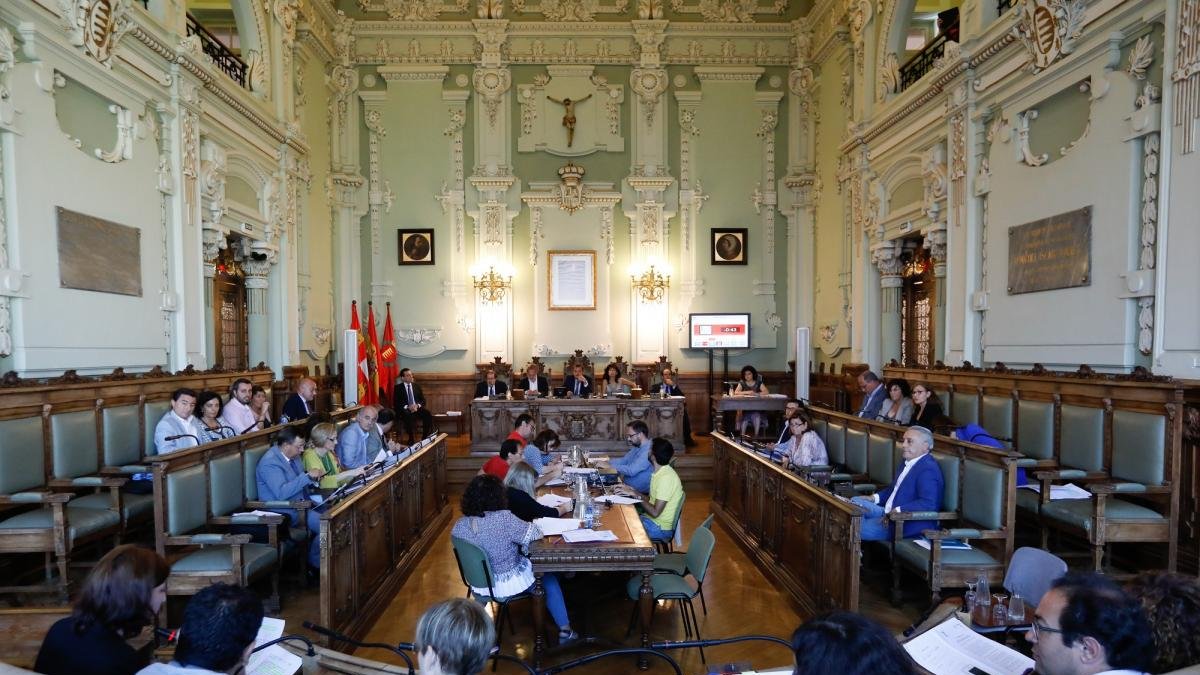Pleno del Ayuntamiento.-J.M. LOSTAU