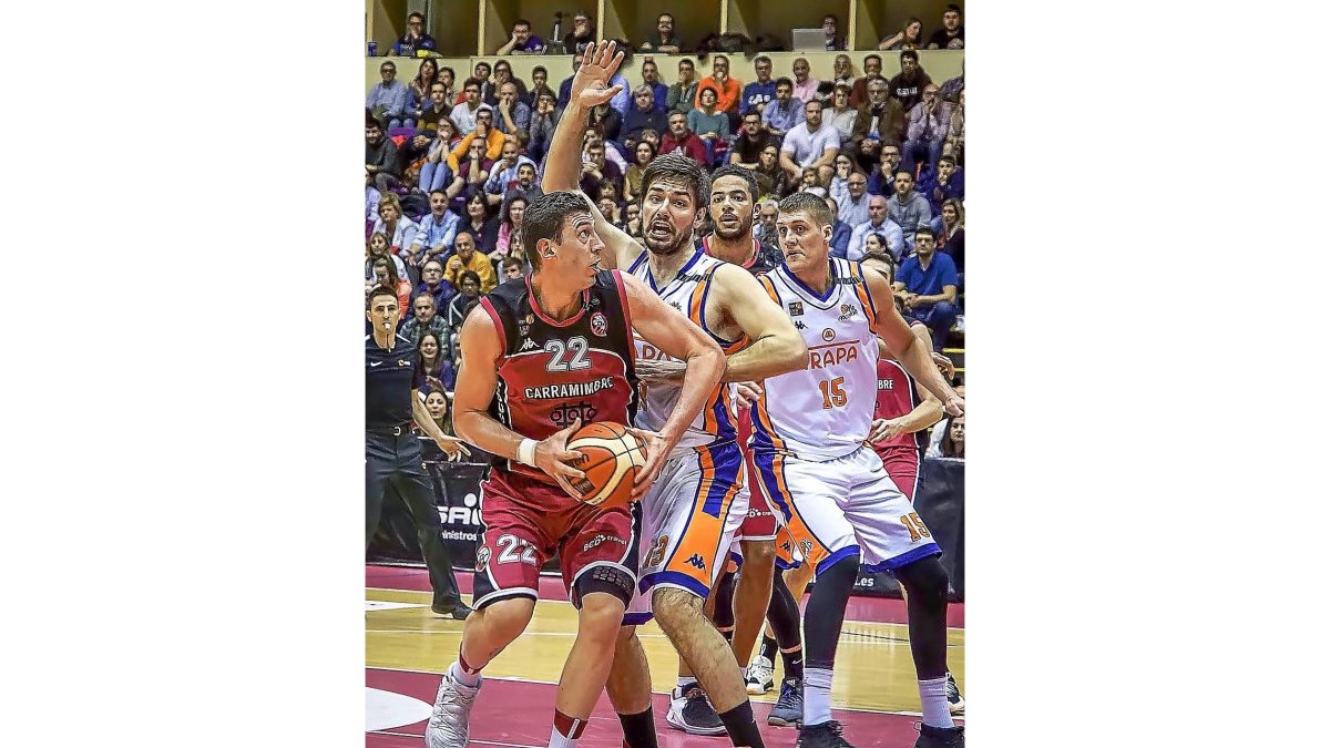 De la Fuente en un partido de la pasada campaña en la LEB-Oro.-M. A. SANTOS