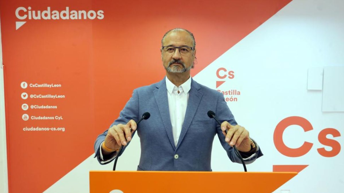 El portavoz de Ciudadanos en las Cortes regionales, Luis Fuentes, valora la actualidad política.-ICAL
