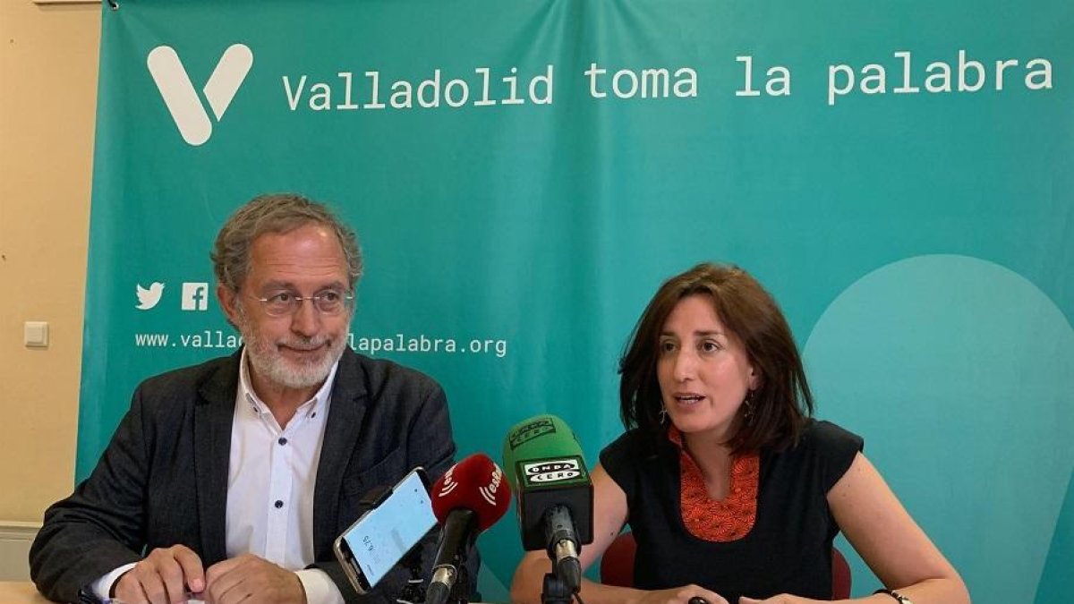 Manuel Saravia junto a María Sánchez.-EUROPA PRESS