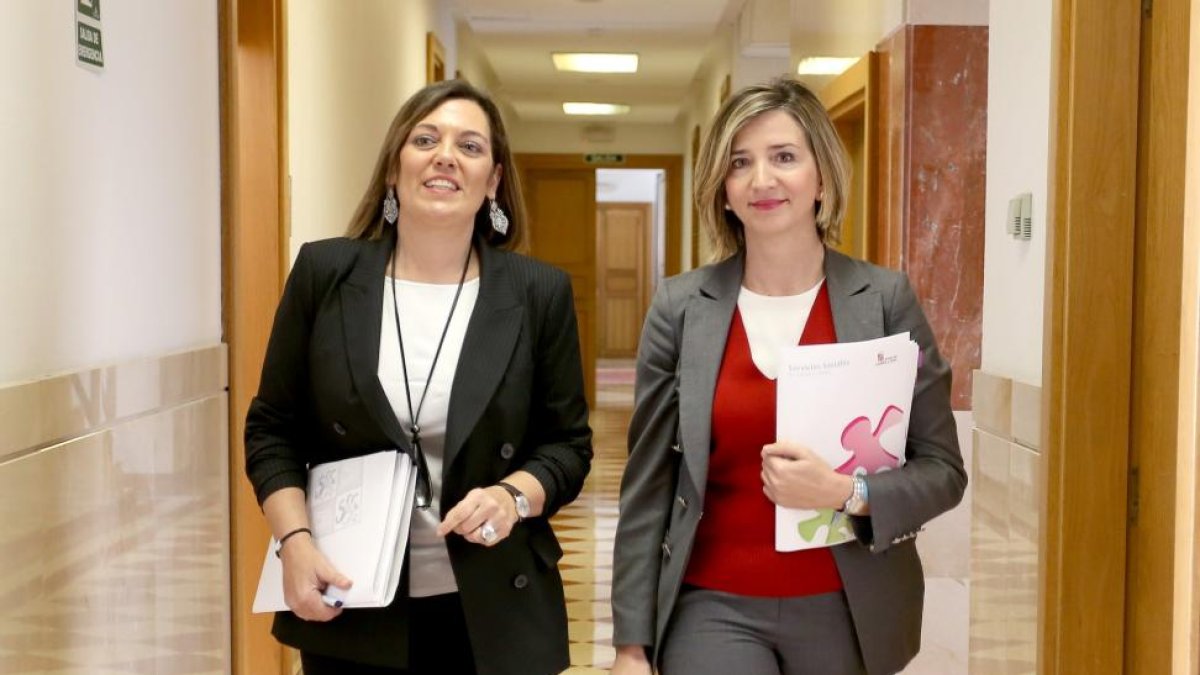 La consejera de Agricultura y Ganadería y portavoz de la Junta de Castilla y León, Milagros Marcos, comparece en rueda de prensa posterior al Consejo de Gobierno. Junto a ella, la consejera de Familia e Igualdad de Oportunidades, Alicia García.-ICAL