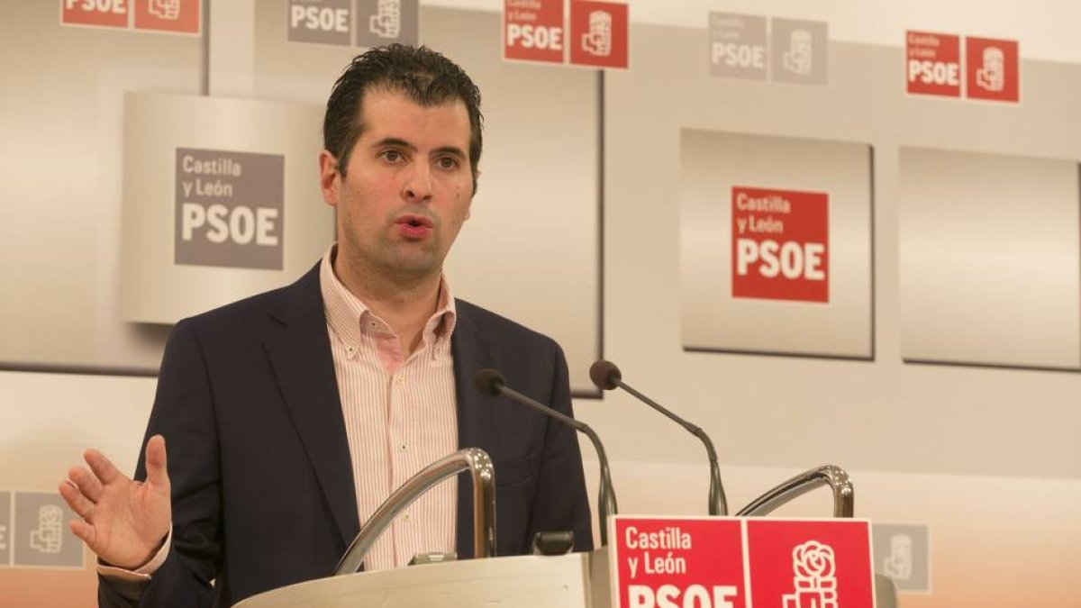 El secretario general del PSCyL, Luis Tudanca, presenta una iniciativa parlamentaria en materia de transparencia política-Ical