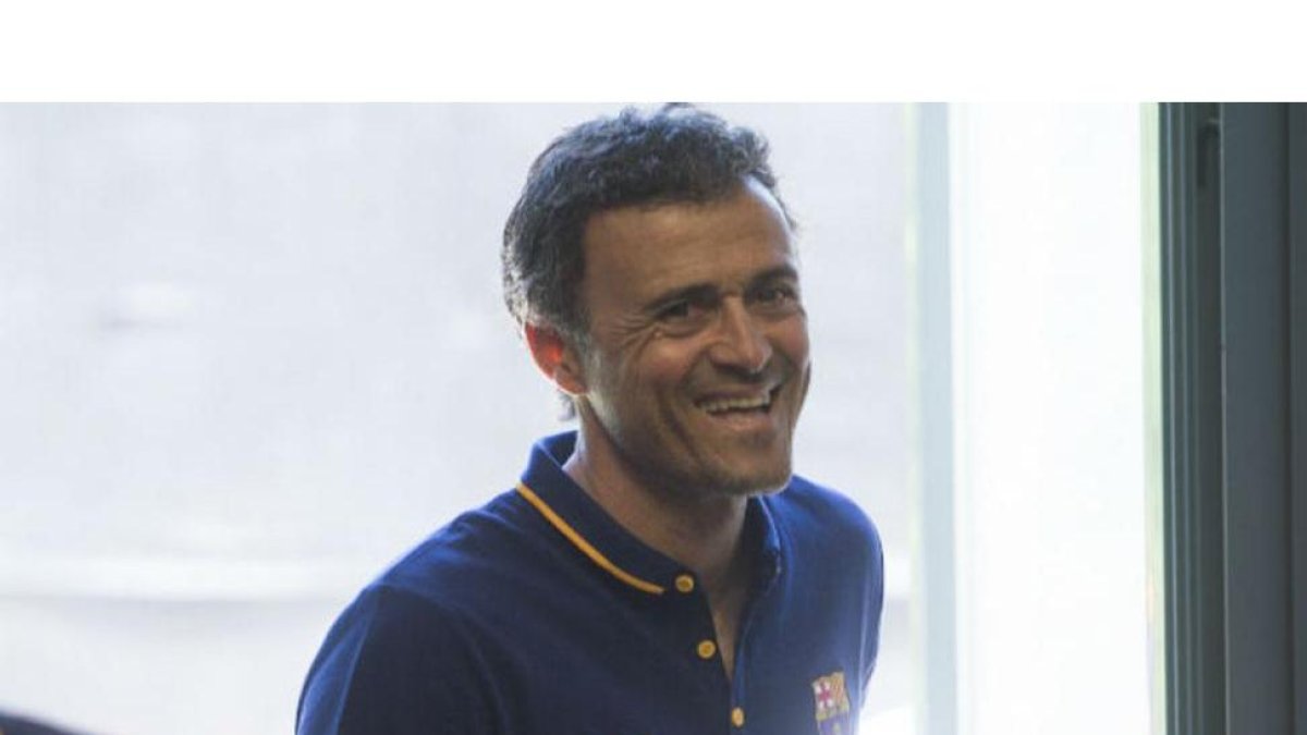 Luis Enrique, a su llegada a la rueda de prensa de este sábado previa a la final de la Copa del Rey que el Barça jugará contra el Sevilla.-JORDI COTRINA