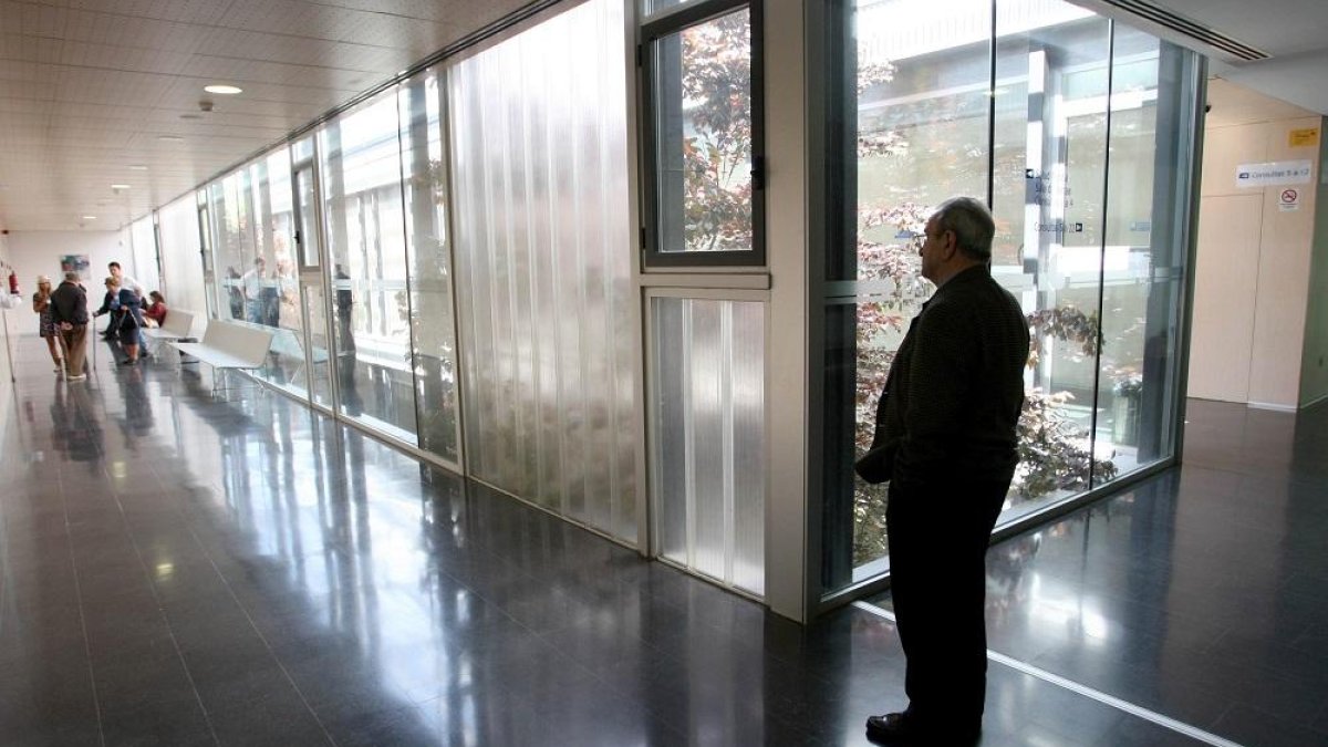 Los pacientes aguardan su turno en una sala de espera de Castilla y León.-ICAL