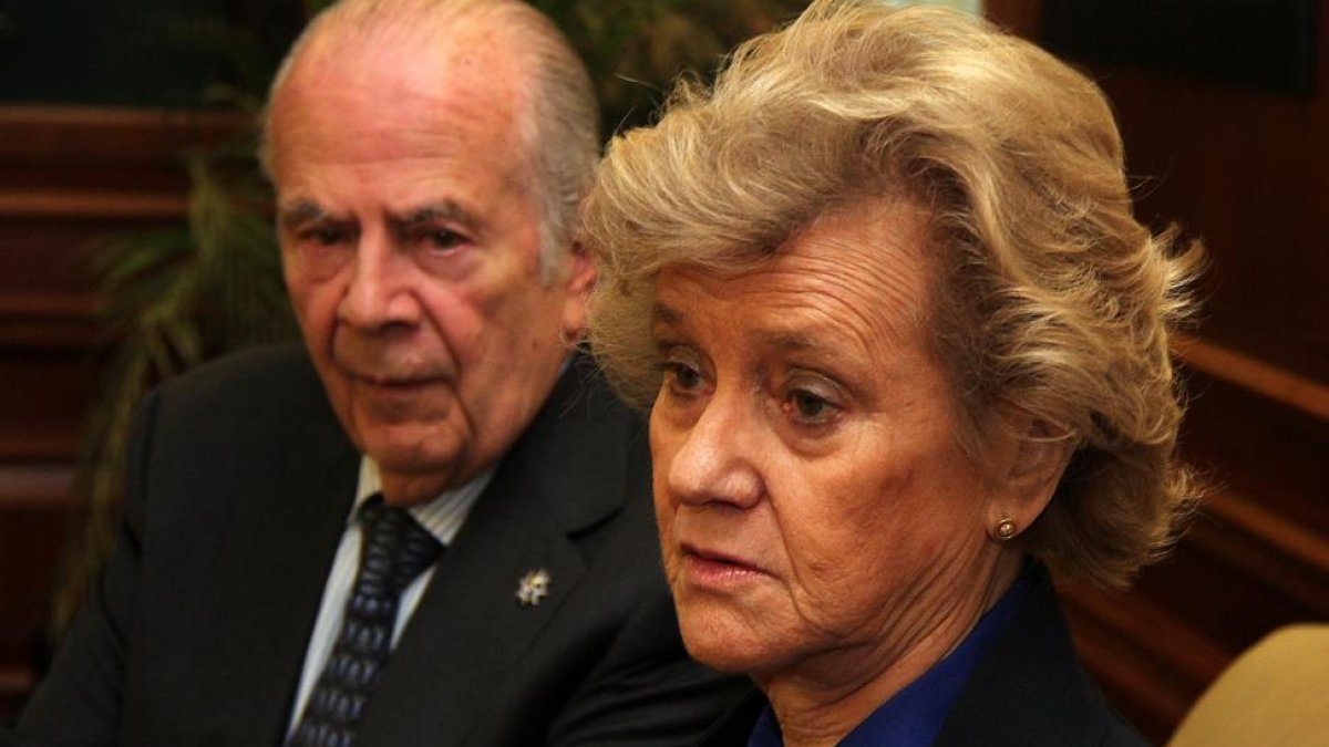 La defensora del Pueblo, Soledad Becerril, se reúne con el alcalde de León Antonio Silván y el Defensor del Común, Javier Amoedo (I).-ICAL