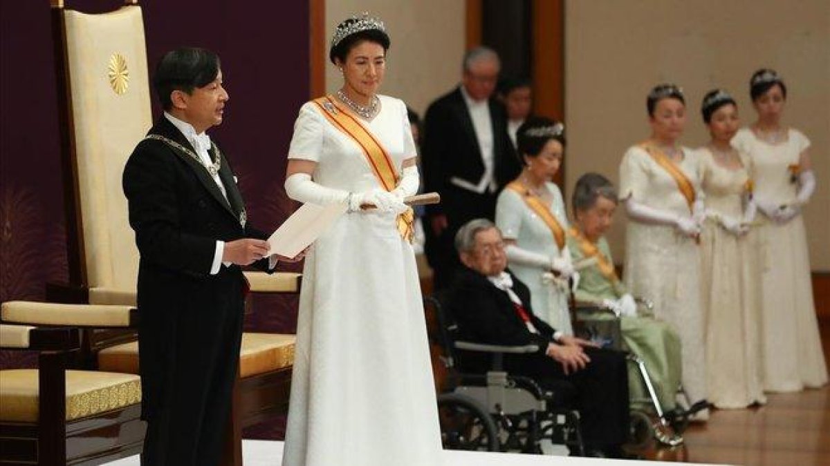 Naruhito y Masako en el Salón Pino del Palacio Imperial.-AFP