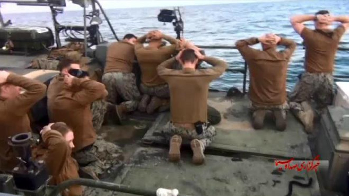 Vídeo de la captura de marines de EEUU en aguas de Irán.-YOUTUBE