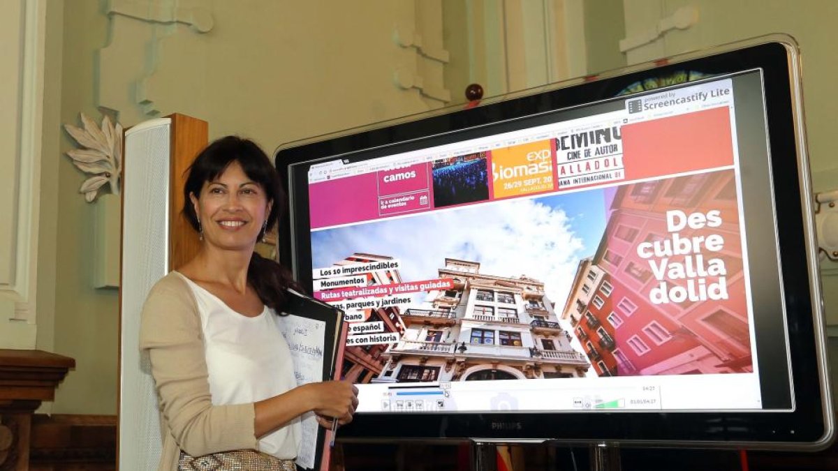 a concejala de Cultura y Turismo, Ana Redondo, presenta un nuevo portal web de Cultura y Turismo.-ICAL