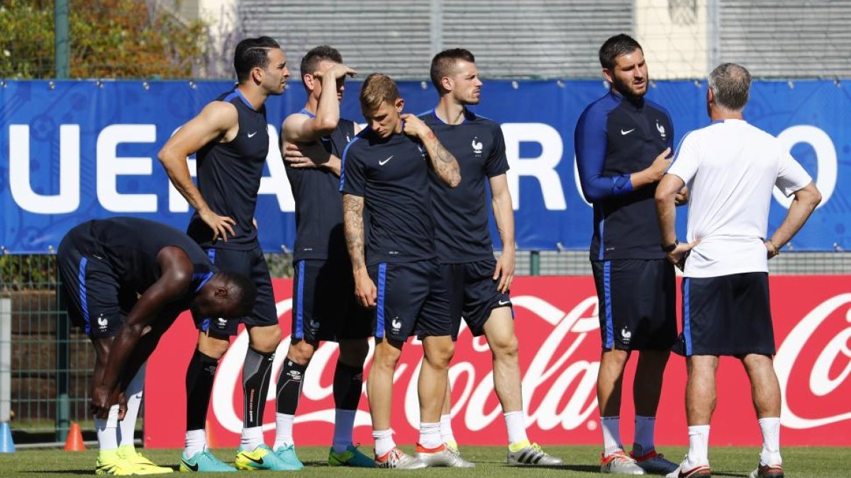 La selección fr4ancesa entrena antes de la semifinal con Alemania.-REUTERS