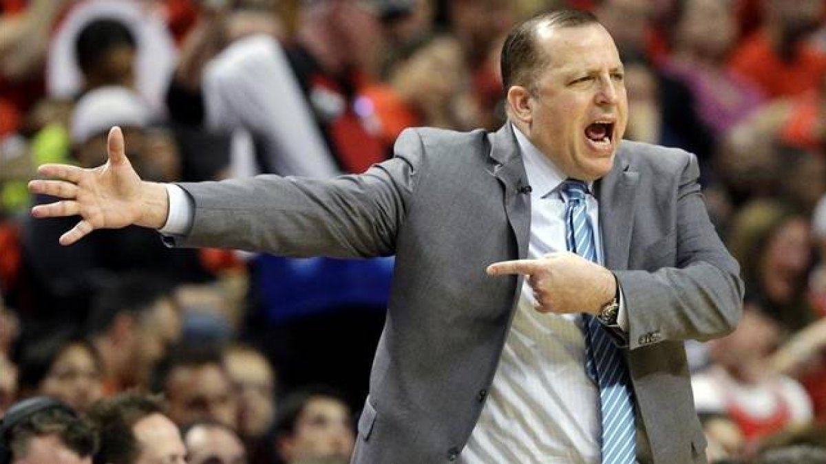 Thibodeau da instrucciones en uno de los partidos del 'play-off'-Foto: NAN HUH / AP