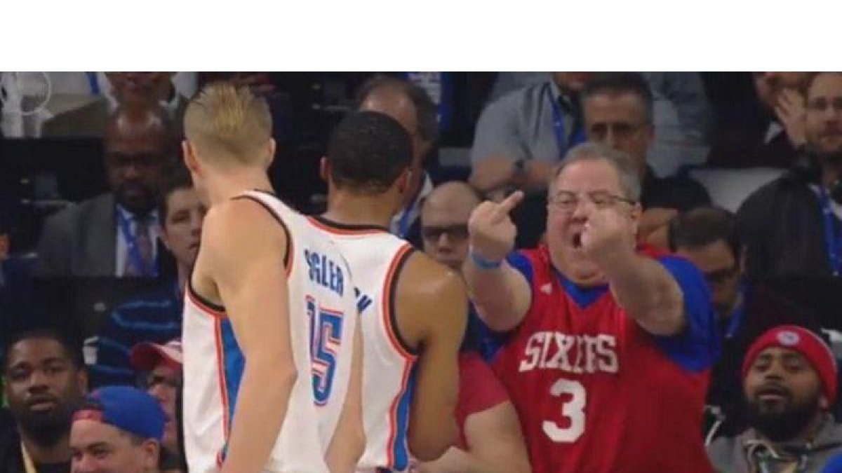 El hincha de los Sixers se despachó a gusto con Rusell.-