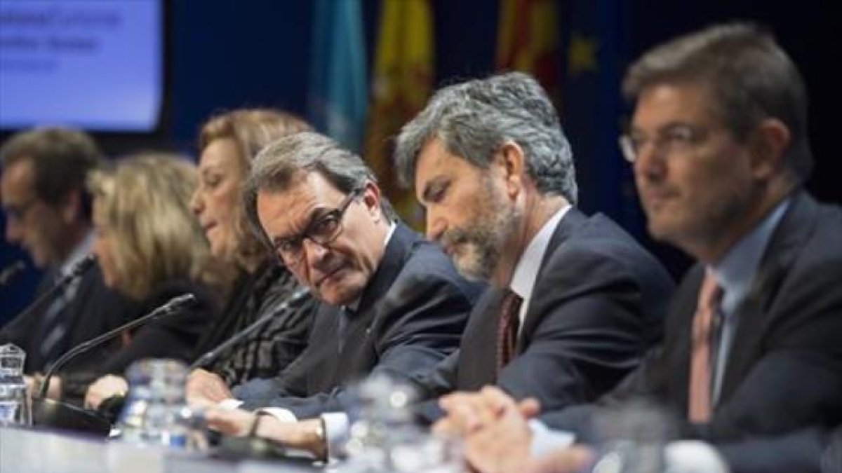 Artur Mas, junto a Carlos Lesmes y Rafael Catalá, ayer en Barcelona.-ALBERT BERTRAN