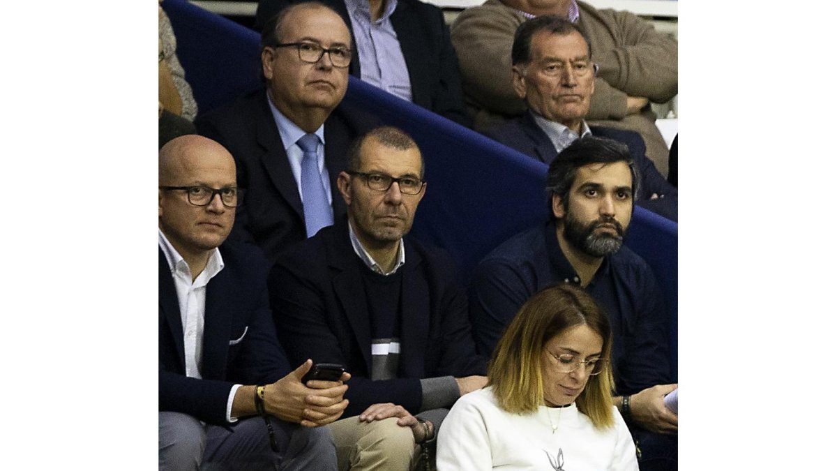 David Espinar, en la grada de Pisuerga viendo un partido del carramimbre CBC Valladolid / EL MUNDO