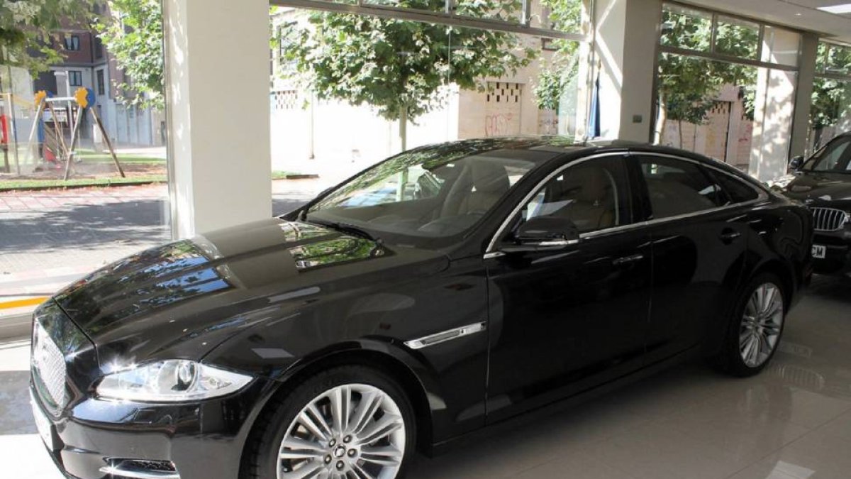 El Jaguar de Adolfo Suárez a la venta.-ICAL