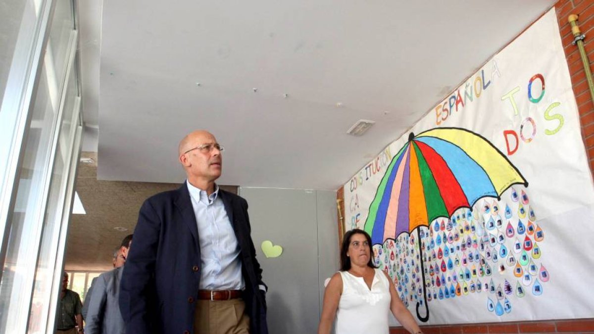 El director de Política Educativa Escolar, Fernando Sánchez-Pascuala, visita el Centro de Educación Infantil y Primaria (CEIP) 'Gloria Fuertes' de Tudela de Duero (Valladolid)-Ical