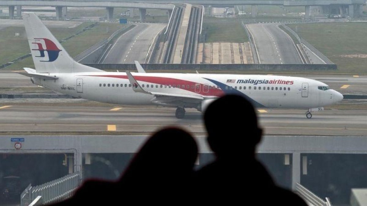 Un avión de Malaysia Airlines despega del aeropuerto de Kuala Lumpur.-AFP / MANAN VATSYAYANA