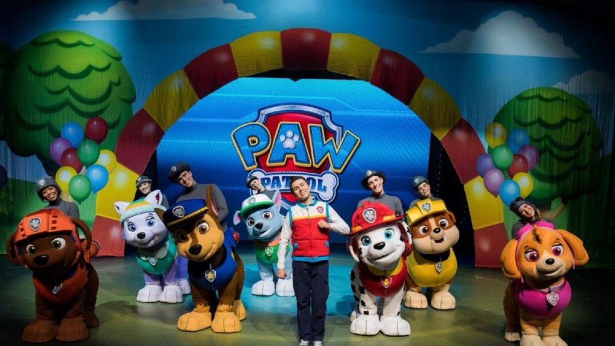 Momento de la representación de la obra La Patrulla Canina .-Imagen escogida de la página patrullacaninaoficial.com.