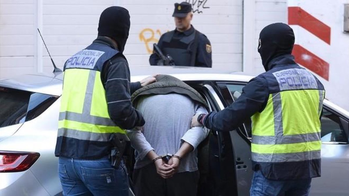 Una detención de un yoihadista en Valladolid, en septiembre del 2016.-EFE