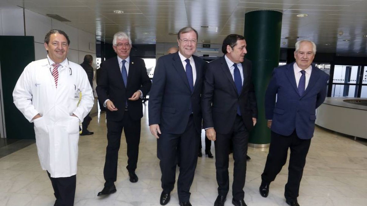 Los consejeros de Fomento y Sanidad, Antonio Silván y Antonio Sáez, inauguran en León el encuentro 'Aplicaciones de la supercomputación a la oncología'-Ical