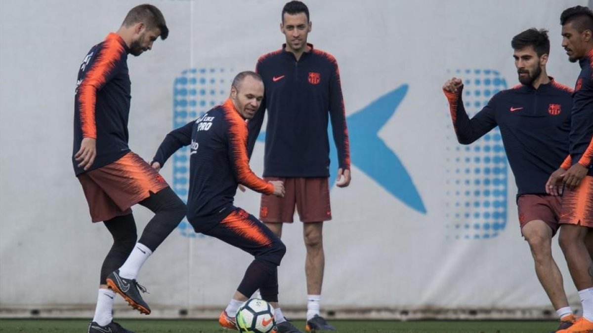 Iniesta, en un entrenamiento-JORDI COTRINA