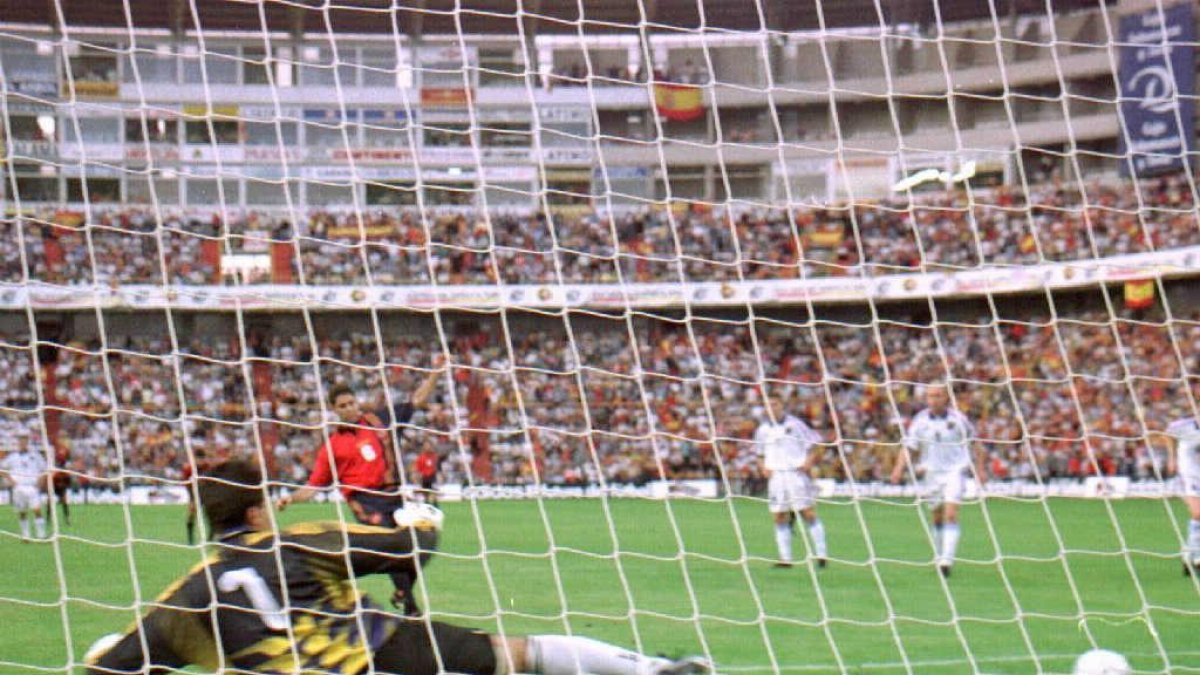 Clasificación para el Mundial de Fúbol Francia 98. España y Republica Checa.