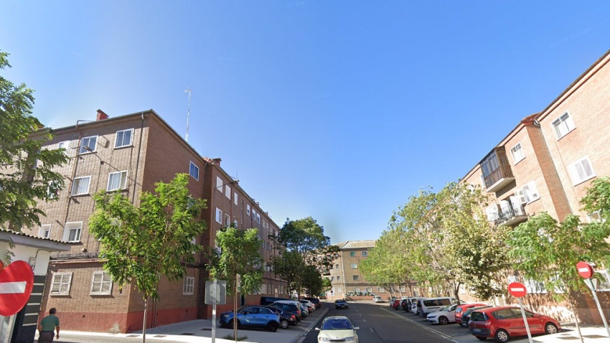 Avenida Reyes Católicos. -E.M.