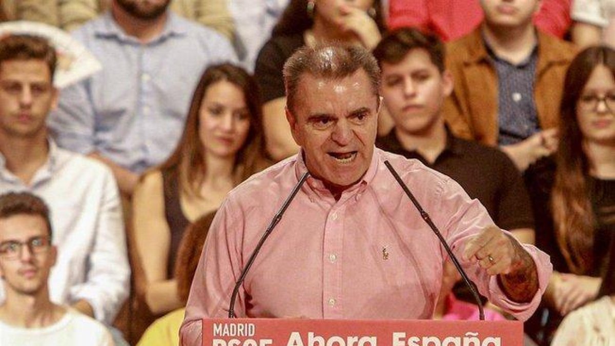 El secretario general del PSOE madrileño, José Manuel Franco, interviene durante un acto de la precampaña socialista, en Alcorcón (Madrid).-