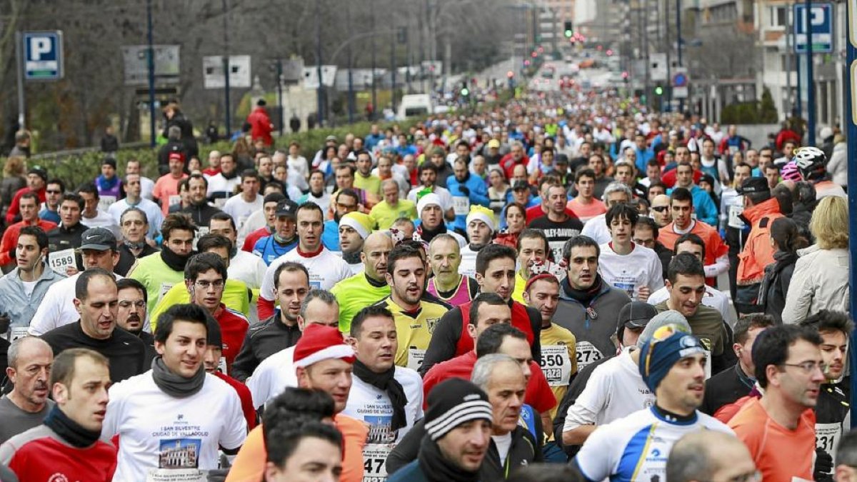 Paseo de Isabel la Católica, durante la edición de la San Silvestre de 2016.-J.M. LOSTAU
