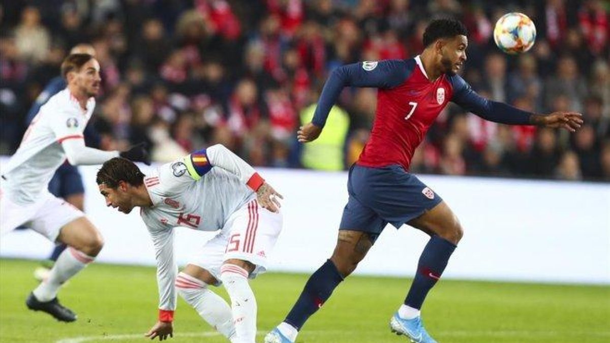 King deja atrás a Ramos en el Noruega-España.-EFE / TORE MEEK