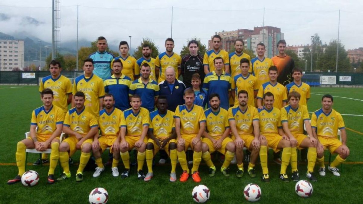 La plantilla del CF Zuazo, campeón del Grupo 1 de la Segunda Regional vizcaína.-WEB ZUAZO